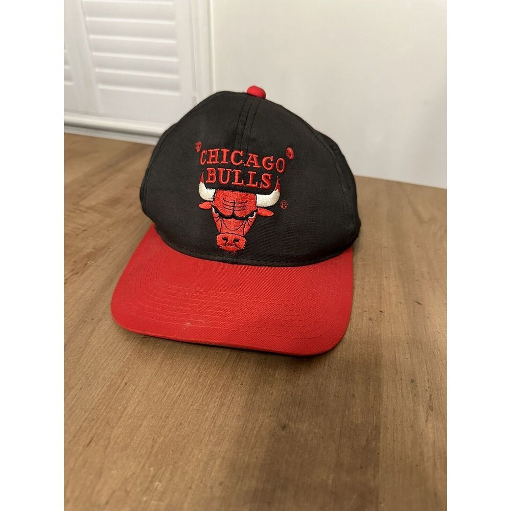 Vintage 90's NBA Chicago Bulls Spellout Dual Logo Black & Red G-Cap Snapback Hat